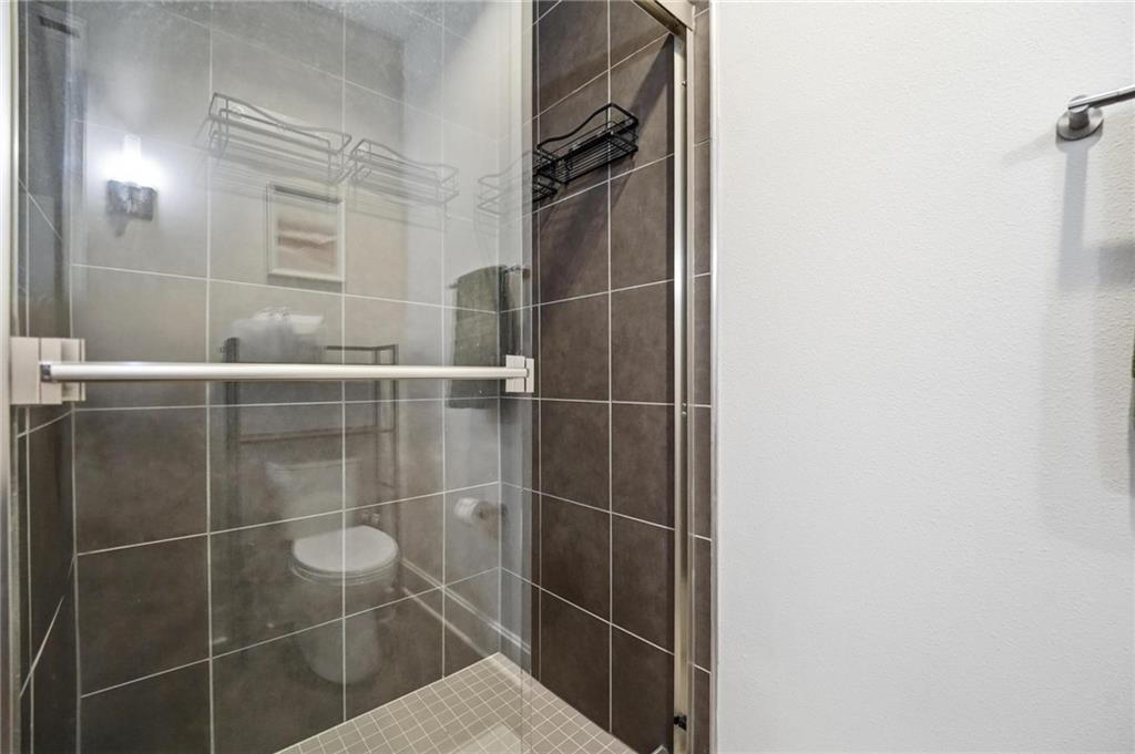 4521 Wornall Road Property Photo 21