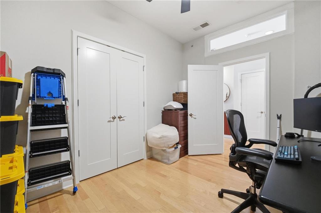 4521 Wornall Road Property Photo 26