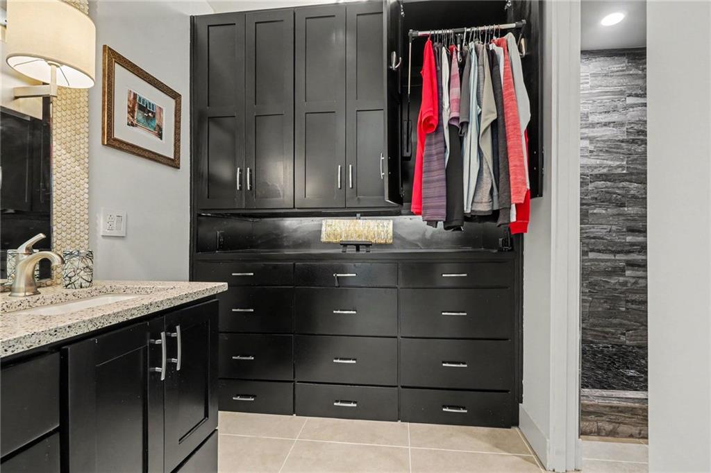 229 Ward Parkway Property Photo 14