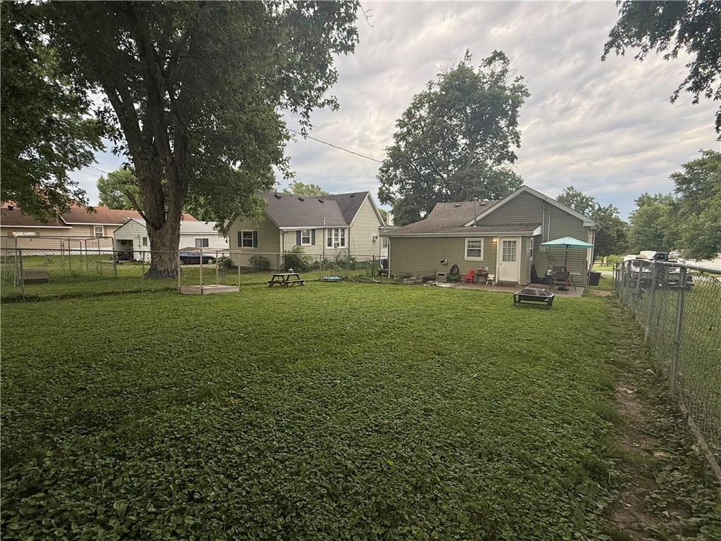 815 Meade Street Property Photo 4