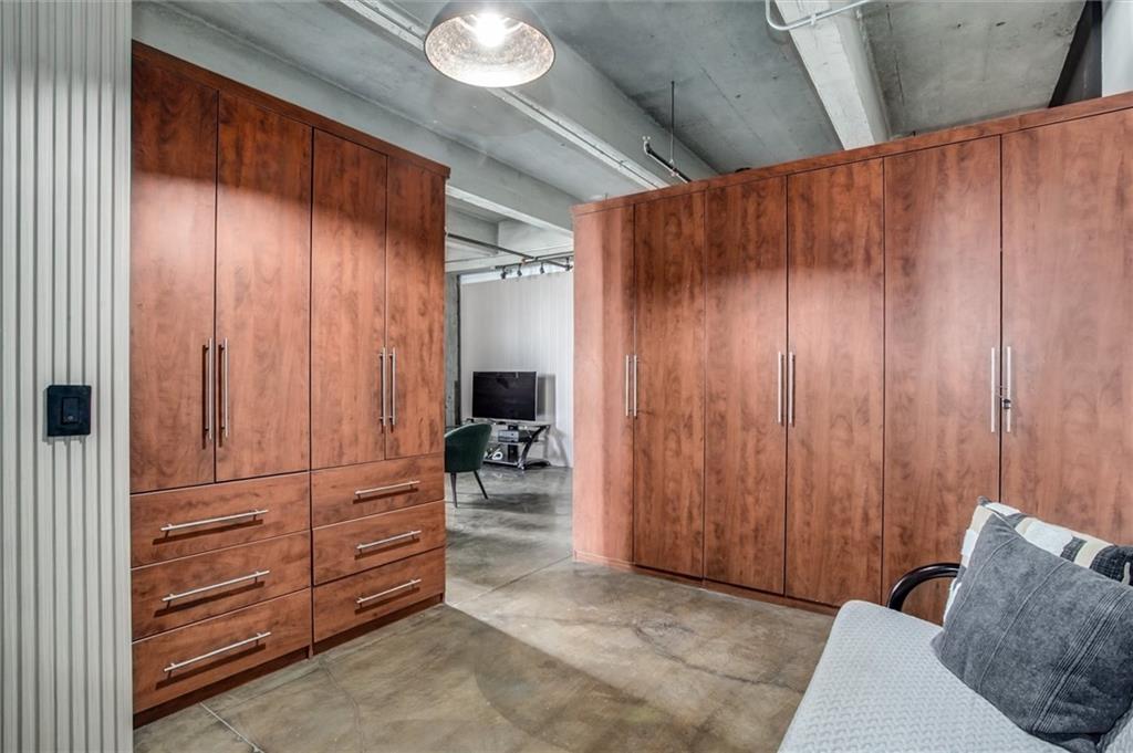 360 W Pershing Road Property Photo 3