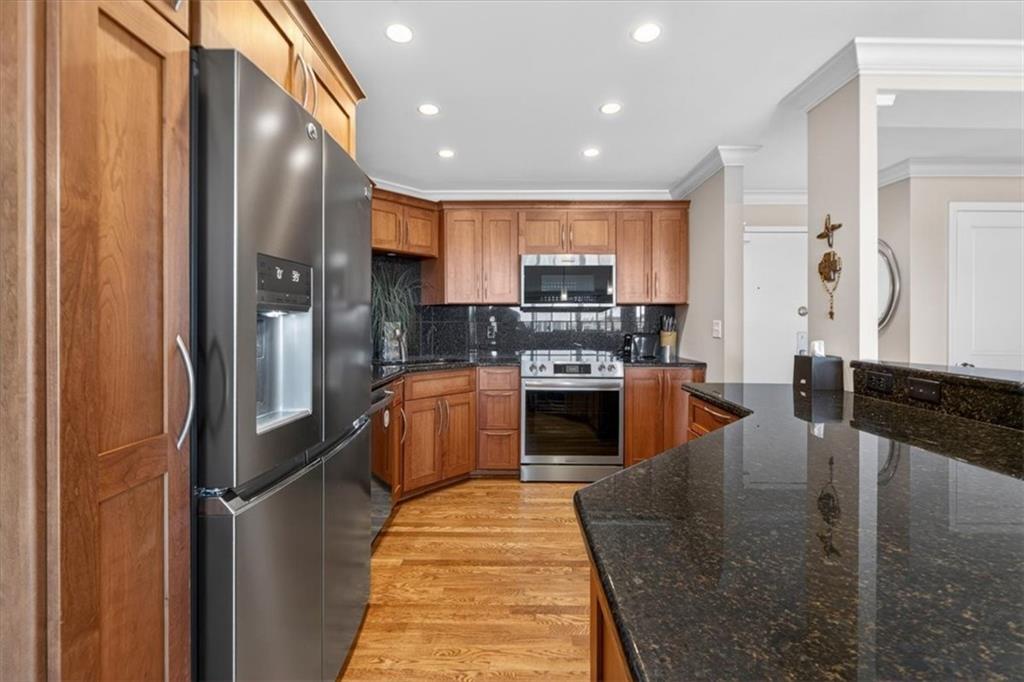 121 W 48th Street Property Photo 6