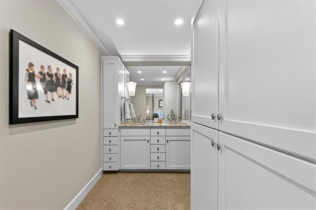 121 W 48th Street Property Photo 14