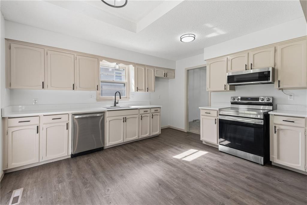 16721 Hardee Street Property Photo 10