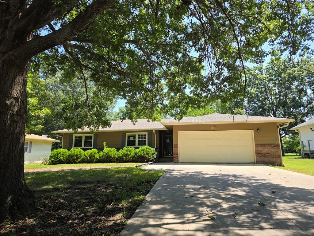 1601 S Maple Street Property Photo 1