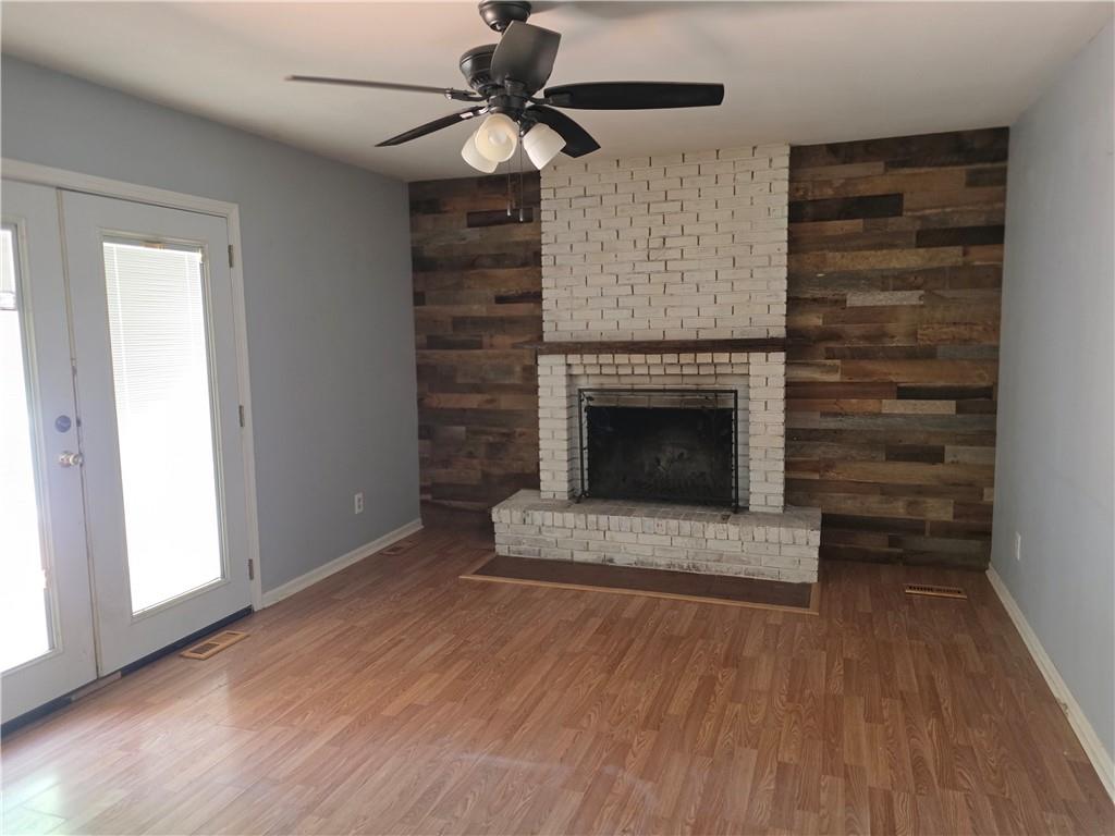 1601 S Maple Street Property Photo 4