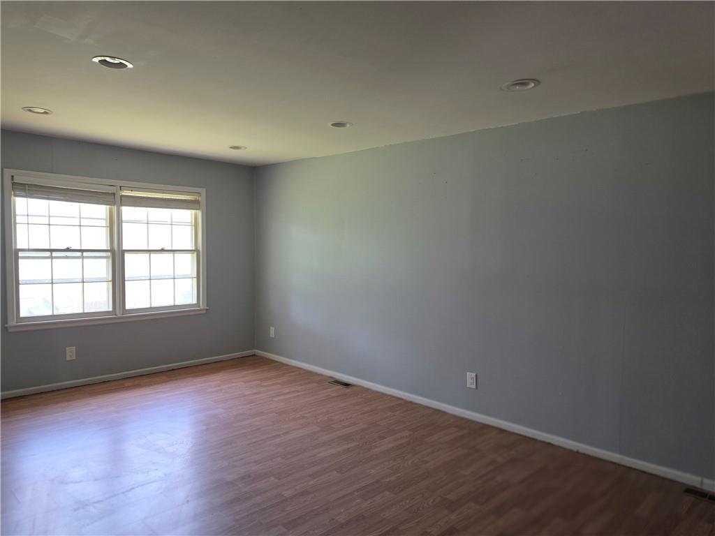 1601 S Maple Street Property Photo 8