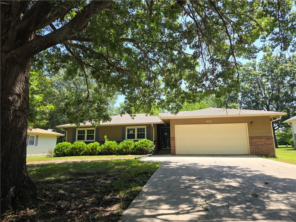 1601 S Maple Street Property Photo 23