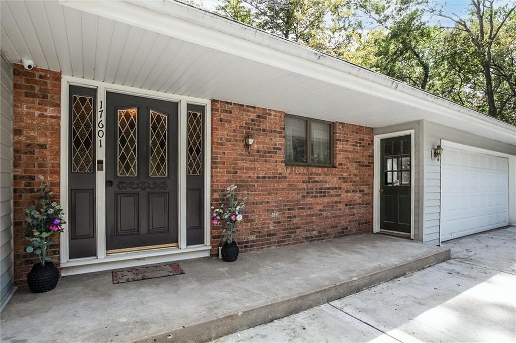 17601 River Drive Property Photo 2
