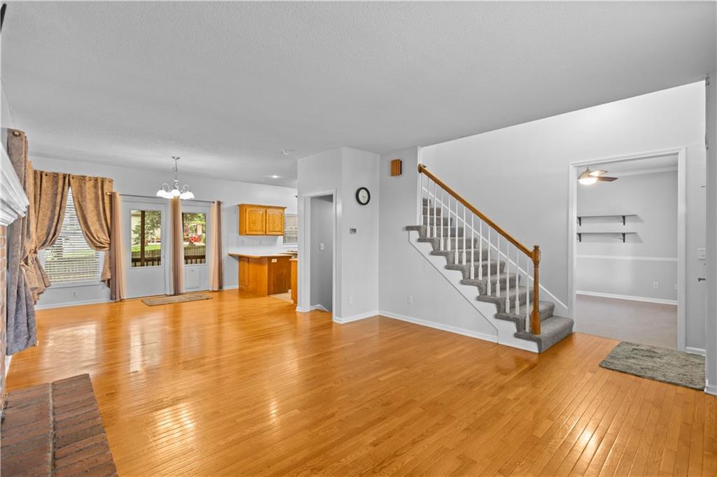 34561 W 85th Terrace Property Photo 4
