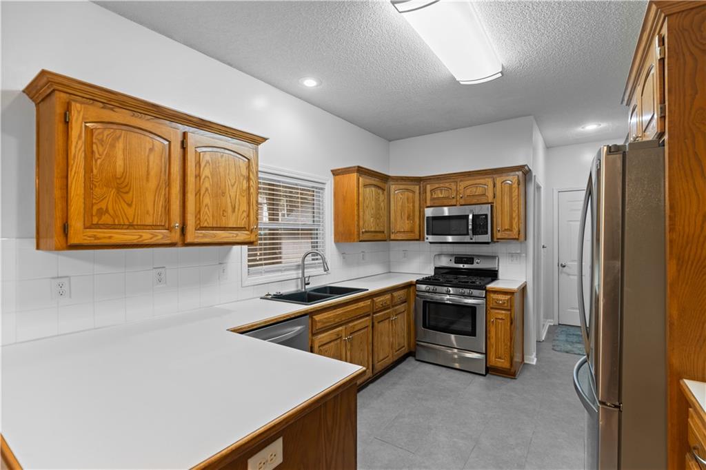34561 W 85th Terrace Property Photo 6