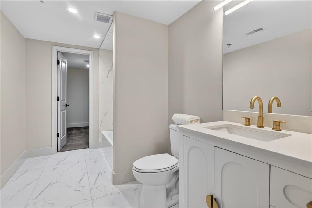 600 E Admiral Boulevard Property Photo 14