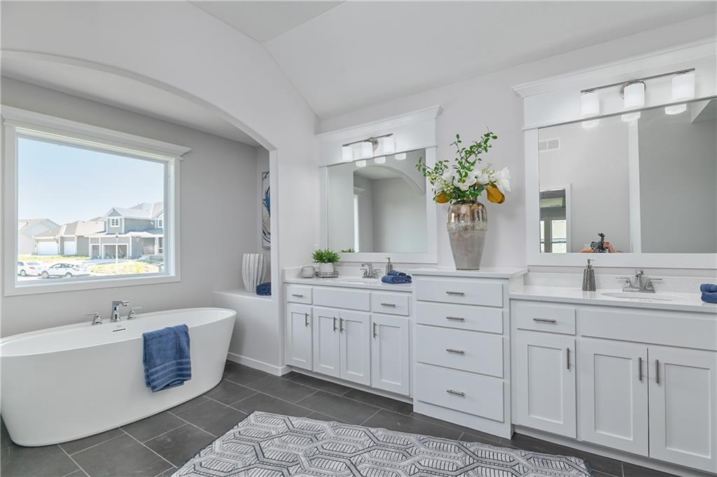 24620 W 60th Terrace Property Photo 23