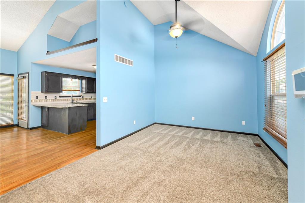 644 Se Jonathon Avenue Property Photo 7