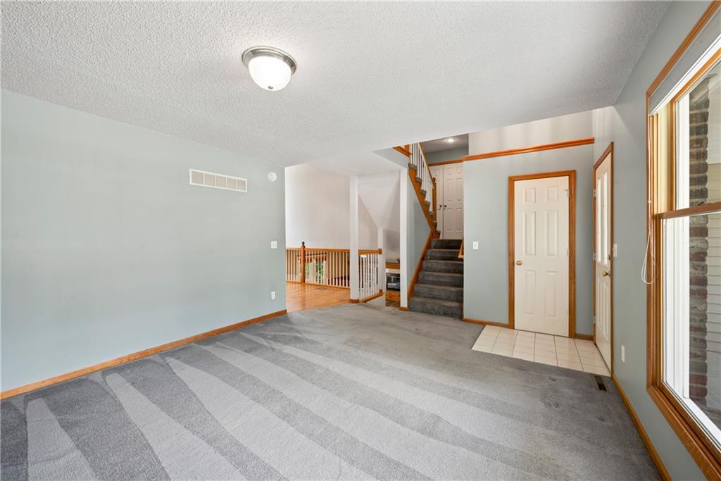 3329 Gateway Drive Property Photo 8