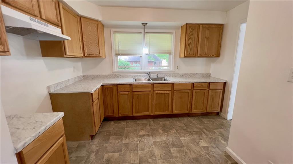 204 N Park Drive Property Photo 6