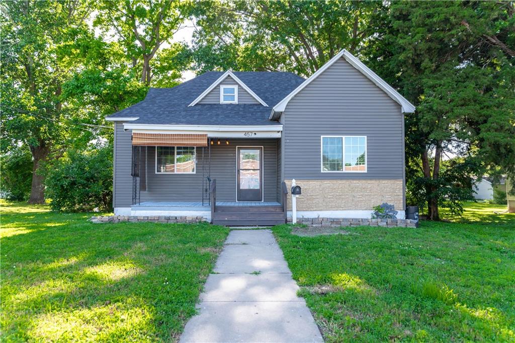 457 S Lyon Avenue Property Photo 1