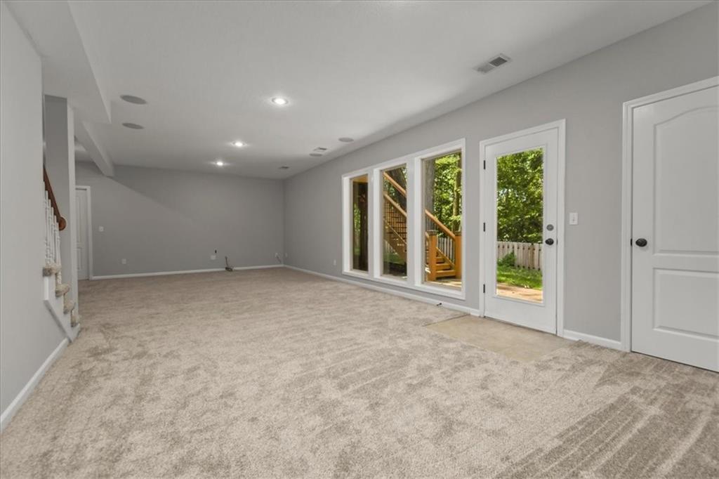 9014 N St Clair Avenue Property Photo 21