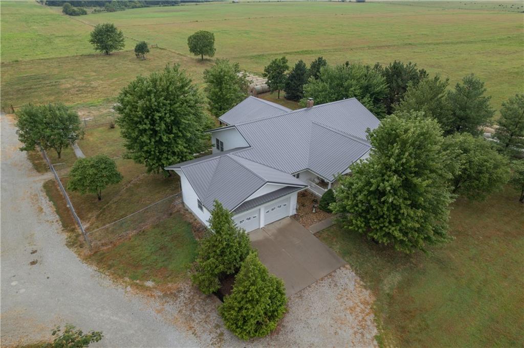 619 V Highway Property Photo 9