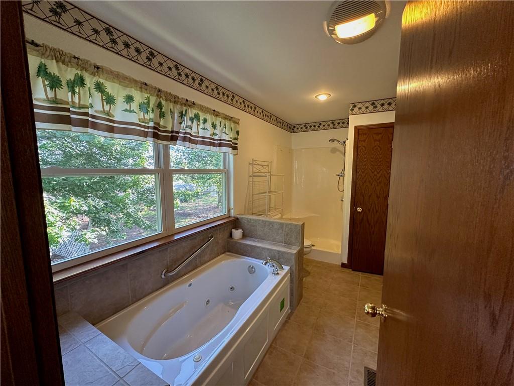 619 V Highway Property Photo 24