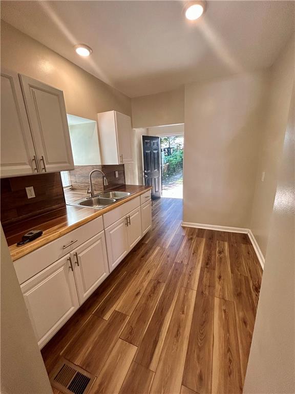 5246 Lyon Avenue Property Photo 9