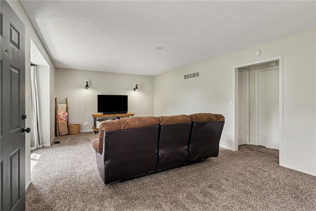 702 Howard Road Property Photo 6