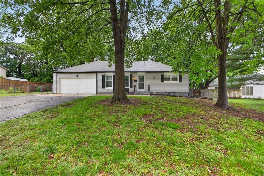 9504 Bennington Avenue Property Photo