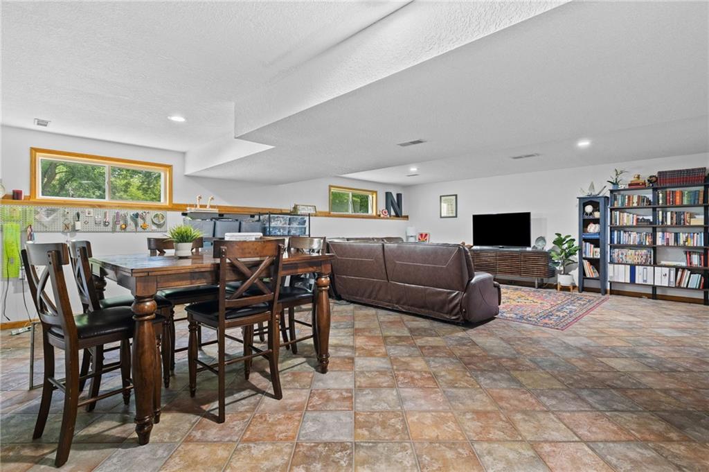703 N Lincoln Street Property Photo 35