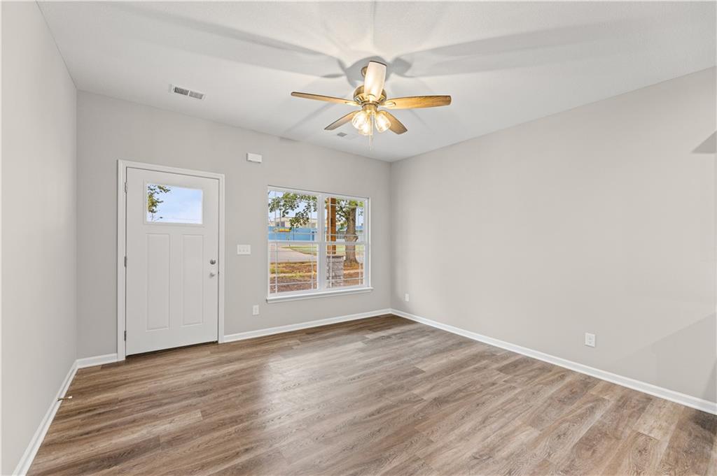 121 S Cedar Street Property Photo 9