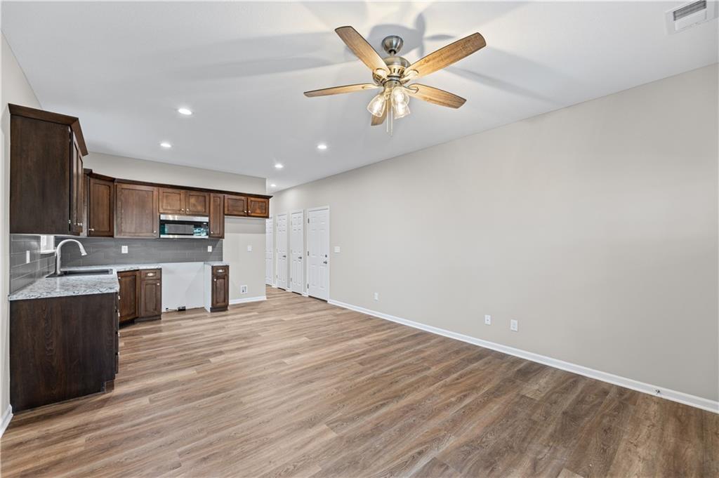 121 S Cedar Street Property Photo 10