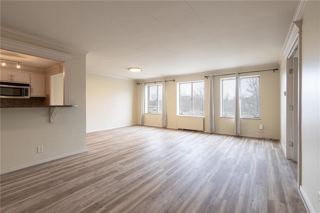 221 W 48th Street Property Photo 33