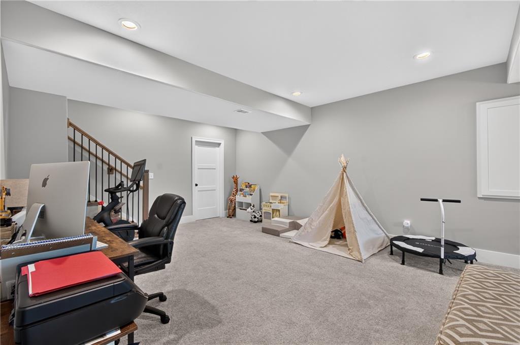 4021 Ne Sagamore Drive Property Photo 35