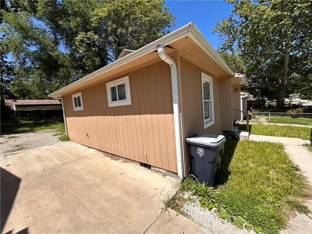 3716 Mersington Avenue Property Photo 4