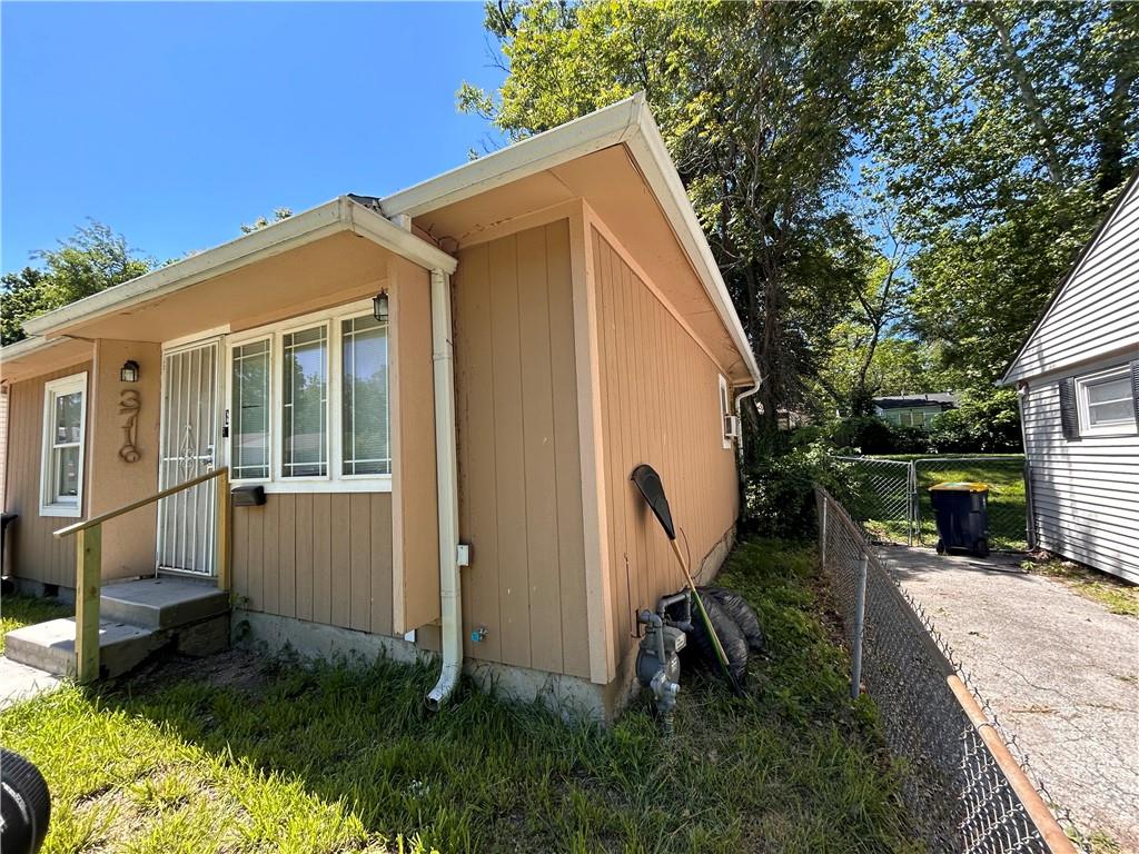 3716 Mersington Avenue Property Photo 5