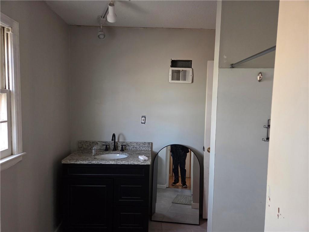 8510 E 110th Terrace Property Photo 6