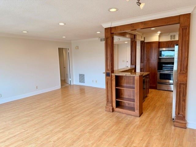 4545 Wornall Road Property Photo 6