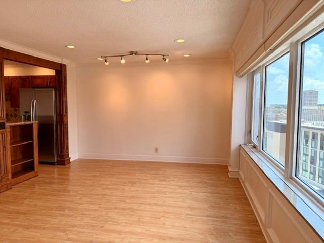4545 Wornall Road Property Photo 8