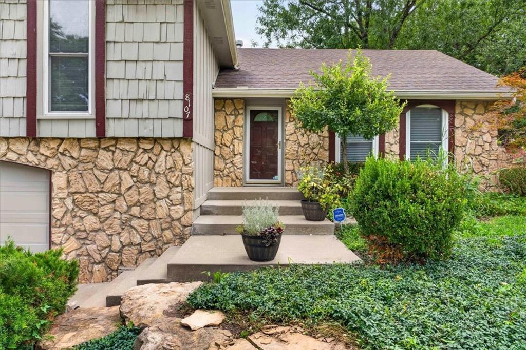 8107 Noland Road Property Photo 8