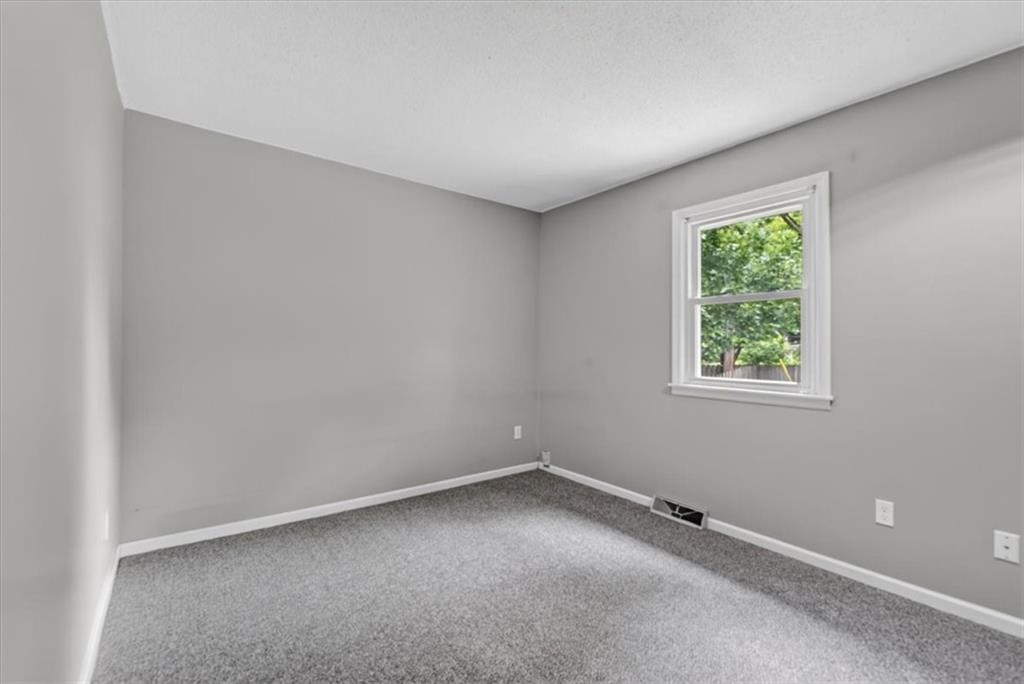 8107 Noland Road Property Photo 28