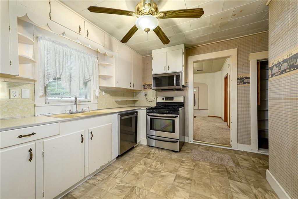 110 E 3rd Street Property Photo 7