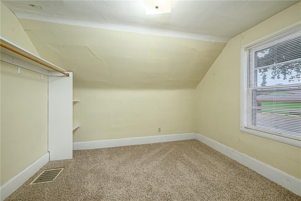 110 E 3rd Street Property Photo 18