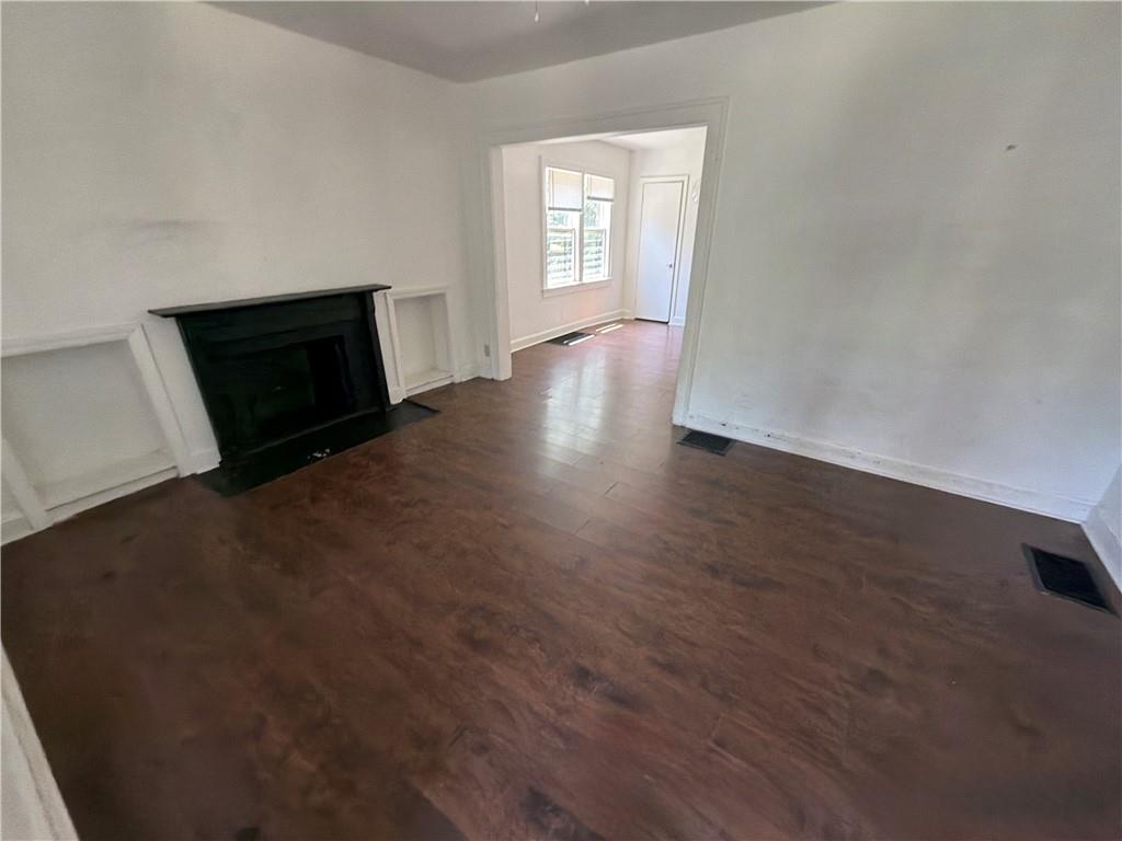 5700 Euclid Avenue Property Photo 6