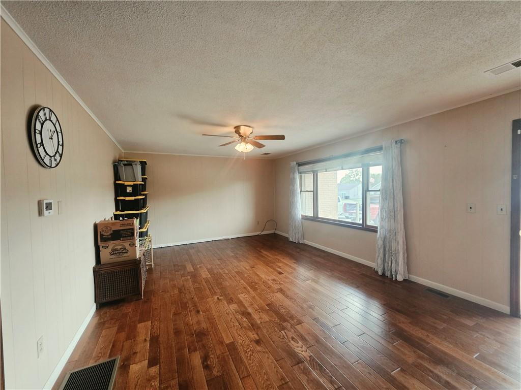 706 W Benton Street Property Photo 2