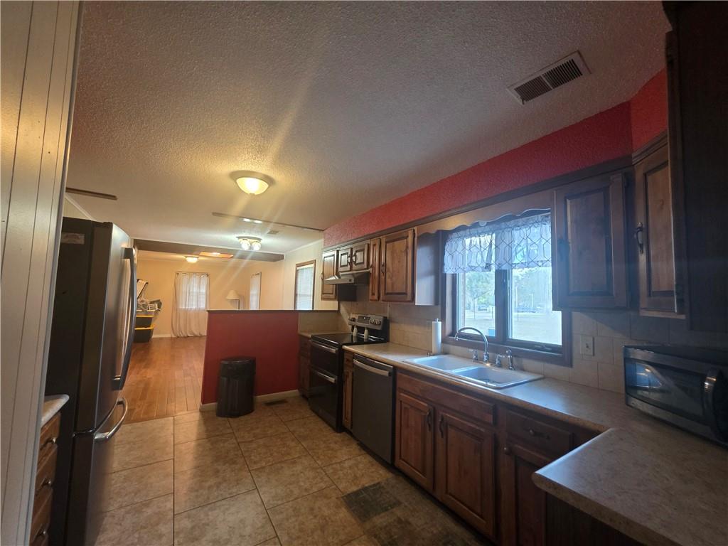 706 W Benton Street Property Photo 8
