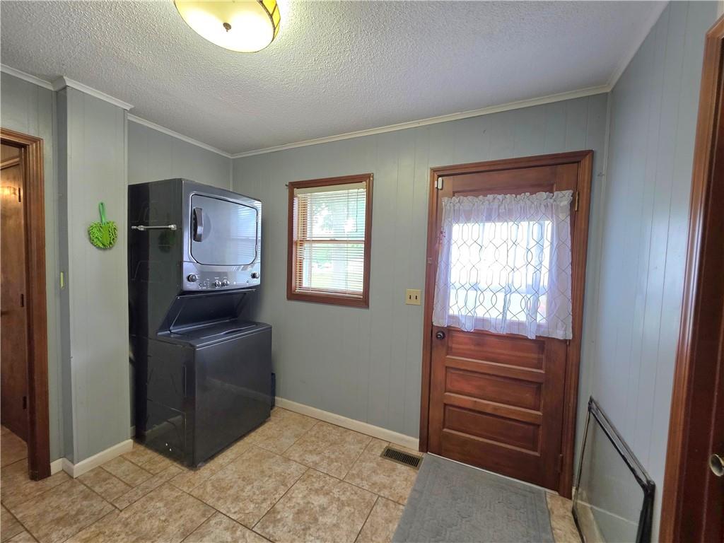 706 W Benton Street Property Photo 9