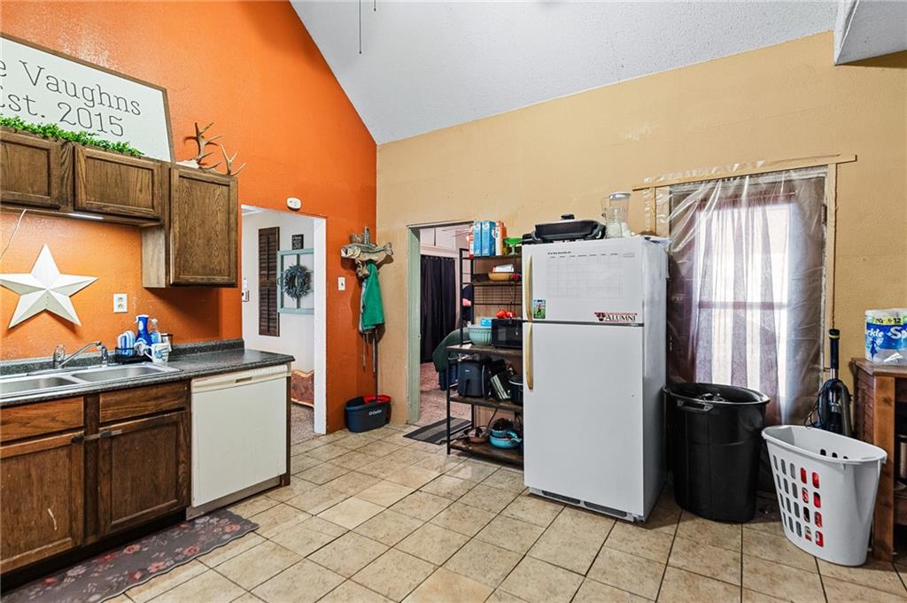 170 N Stringer Street Property Photo 11
