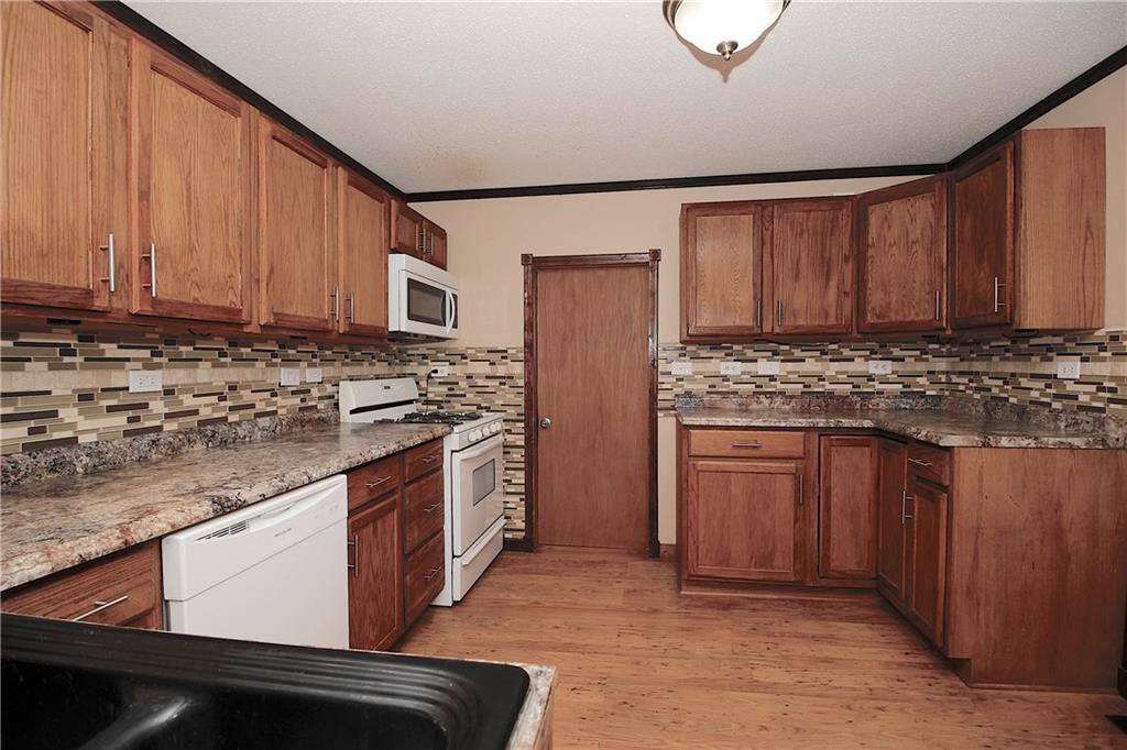 103 E 3rd Avenue Property Photo 8