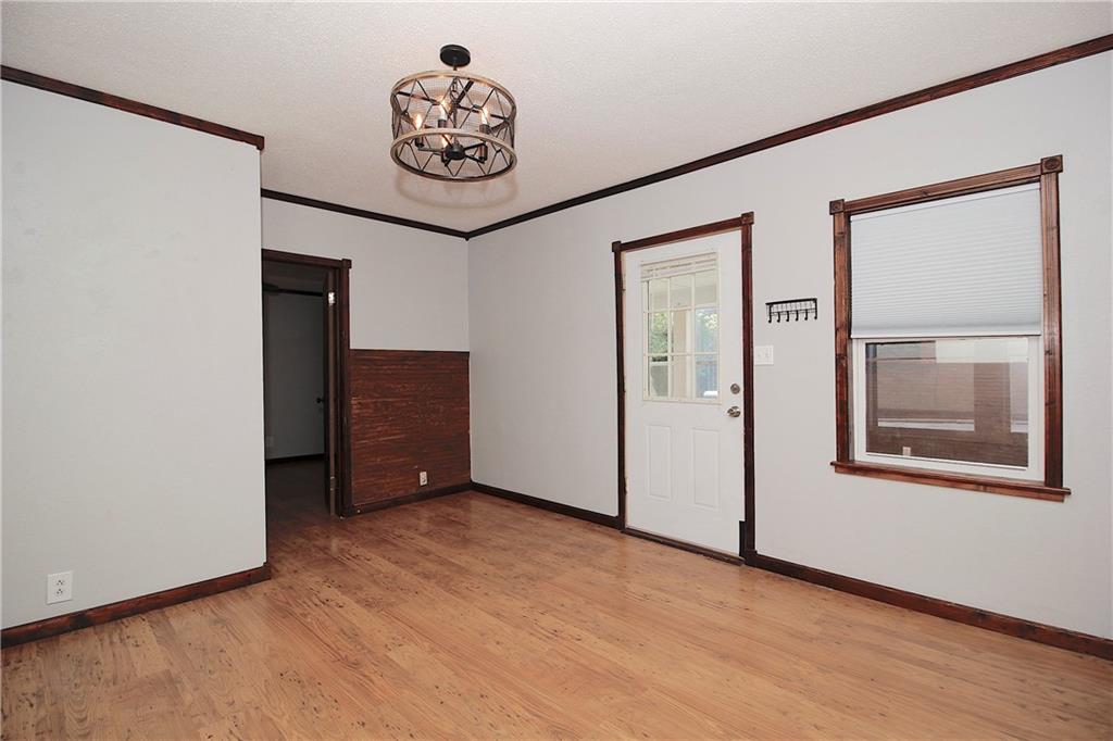 103 E 3rd Avenue Property Photo 9