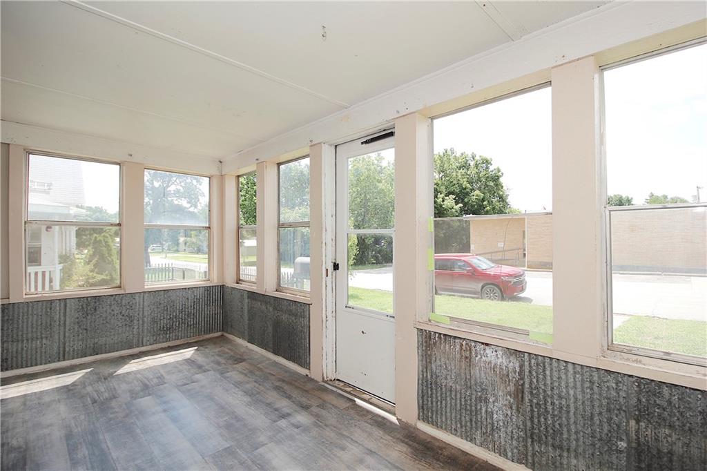 103 E 3rd Avenue Property Photo 20