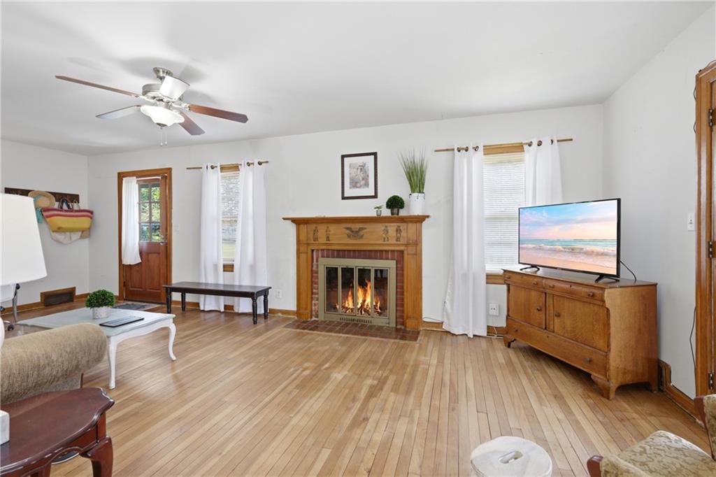 5341 N Spruce Avenue Property Photo 6